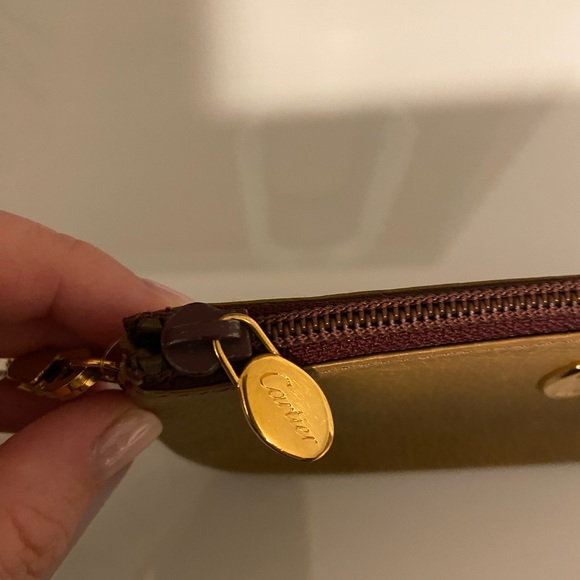 GUC Cartier wristlet in gold leather with gold-tone chain. - Picture 6 of 8